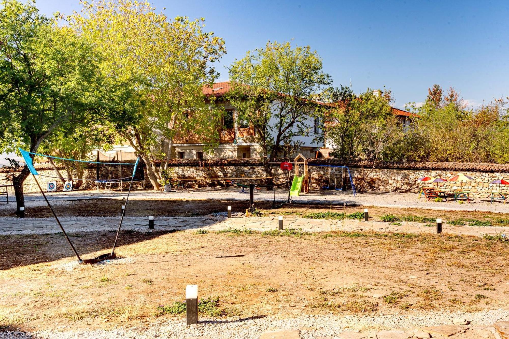 Complex Arbanashki Style-Panoramic View With Summer And Winter Terrace, Jacuzzi, Sauna, Children'S And Adult Area With Cinema Summer Arbanasi Exterior photo